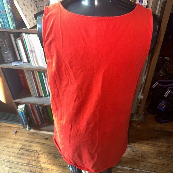 Torrid bright red v-neck size 4x knit sleeveless top - Picture 2 of 3